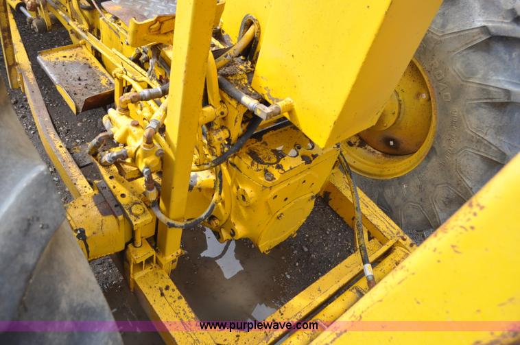 image for item F2244 International forklift