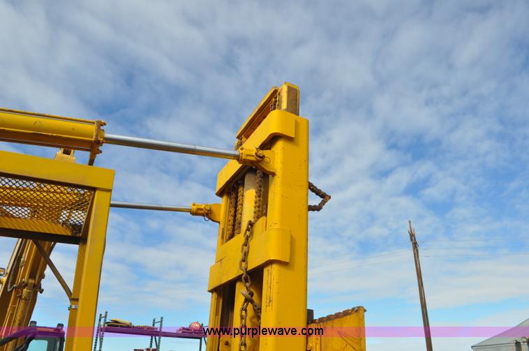 image for item F2244 International forklift