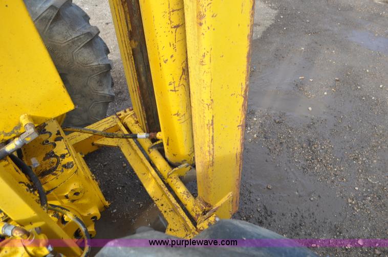 image for item F2244 International forklift