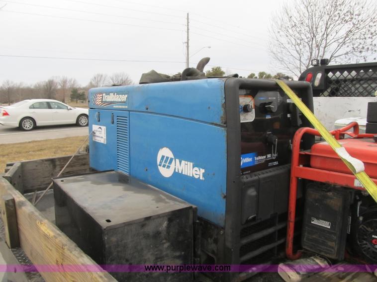 image for item F8980 Miller Trailblazer 302 welder