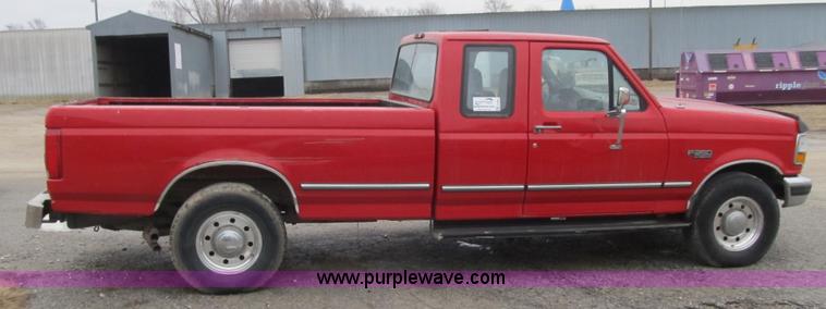 image for item F8981 1996 Ford F250 XLT SuperCab pickup truck