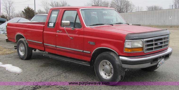 image for item F8981 1996 Ford F250 XLT SuperCab pickup truck