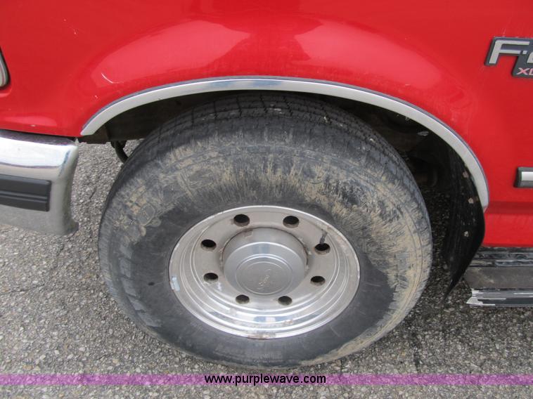 image for item F8981 1996 Ford F250 XLT SuperCab pickup truck
