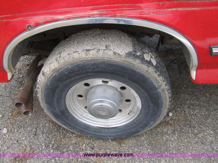image for item F8981 1996 Ford F250 XLT SuperCab pickup truck
