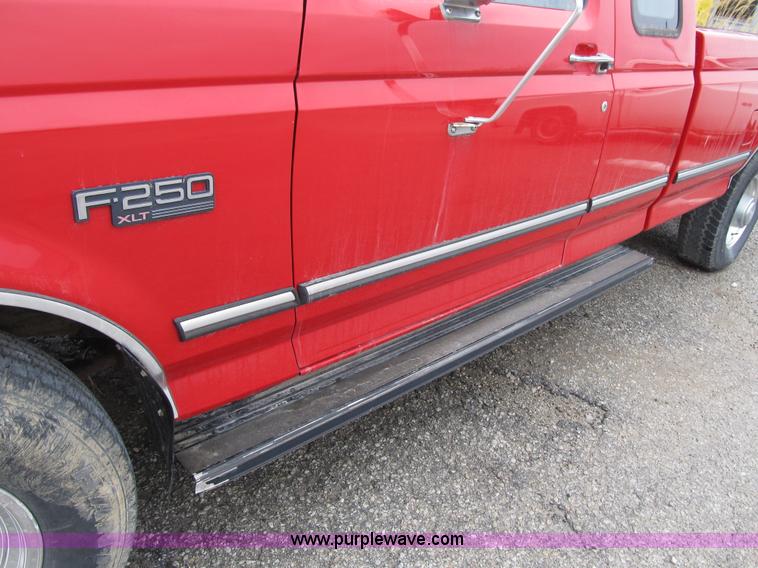 image for item F8981 1996 Ford F250 XLT SuperCab pickup truck