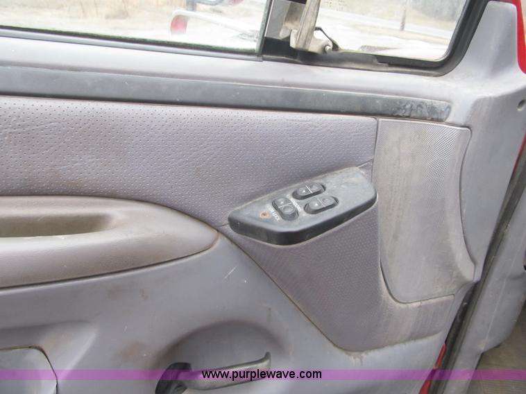 image for item F8981 1996 Ford F250 XLT SuperCab pickup truck