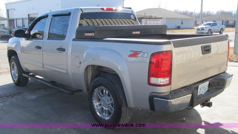 image for item F8983 2008 GMC Sierra 1500 Crew Cab pickup truck