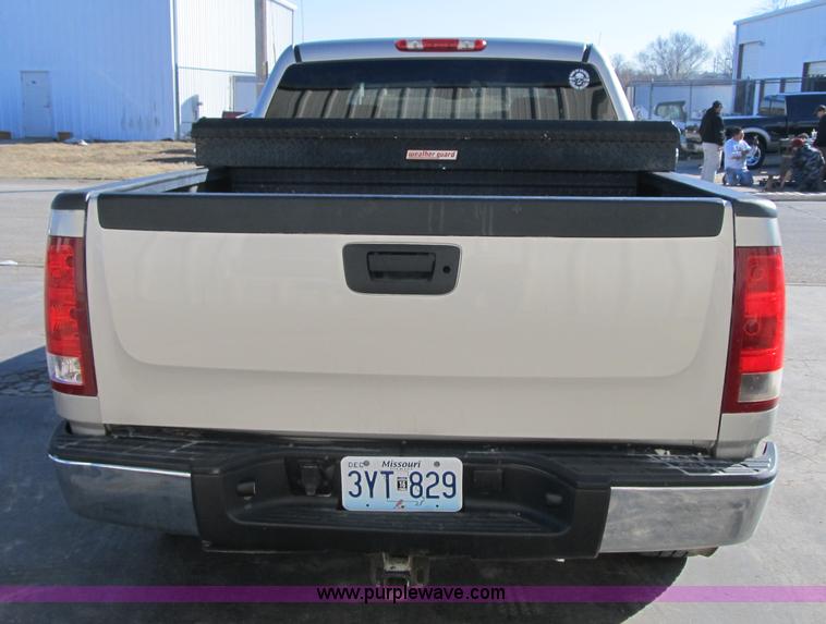 image for item F8983 2008 GMC Sierra 1500 Crew Cab pickup truck