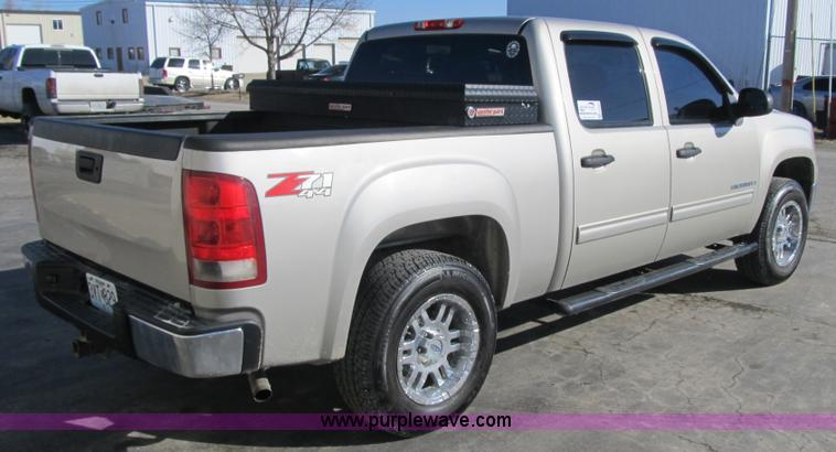 image for item F8983 2008 GMC Sierra 1500 Crew Cab pickup truck