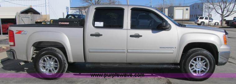 image for item F8983 2008 GMC Sierra 1500 Crew Cab pickup truck
