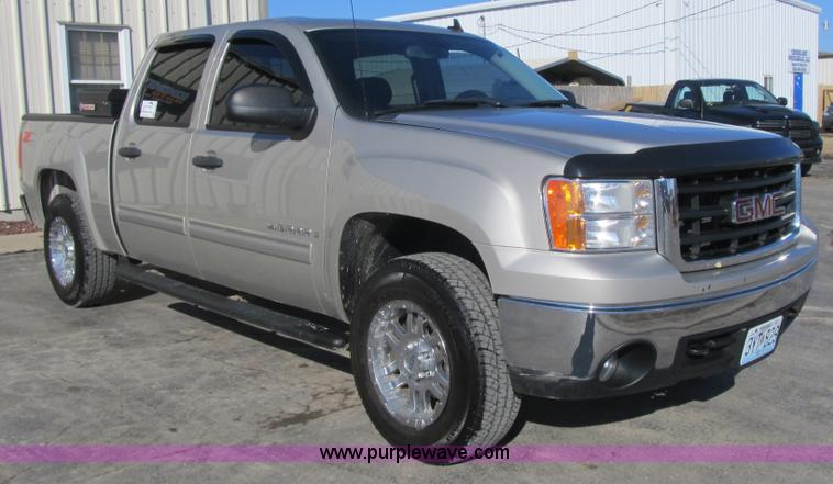 image for item F8983 2008 GMC Sierra 1500 Crew Cab pickup truck