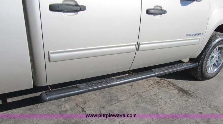 image for item F8983 2008 GMC Sierra 1500 Crew Cab pickup truck