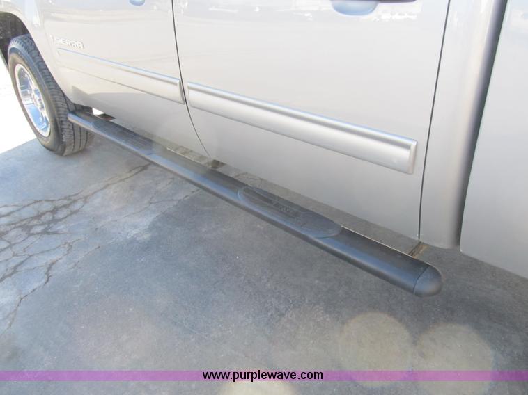 image for item F8983 2008 GMC Sierra 1500 Crew Cab pickup truck