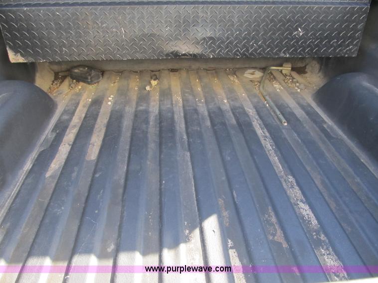 image for item F8983 2008 GMC Sierra 1500 Crew Cab pickup truck