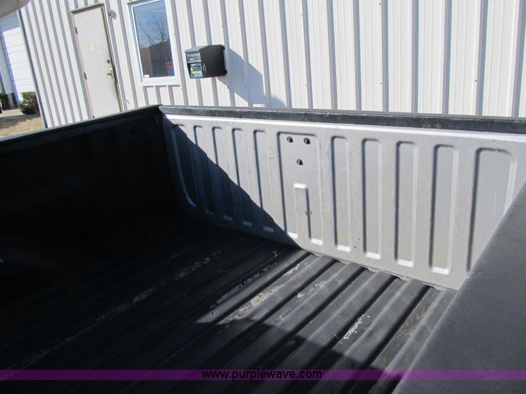 image for item F8983 2008 GMC Sierra 1500 Crew Cab pickup truck