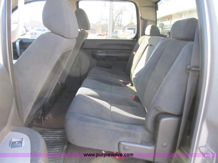 image for item F8983 2008 GMC Sierra 1500 Crew Cab pickup truck
