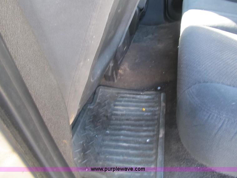 image for item F8983 2008 GMC Sierra 1500 Crew Cab pickup truck