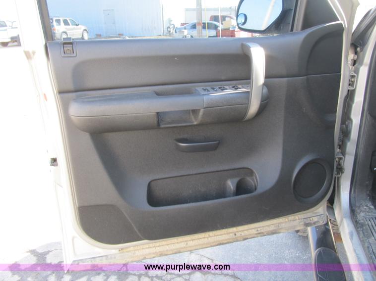 image for item F8983 2008 GMC Sierra 1500 Crew Cab pickup truck