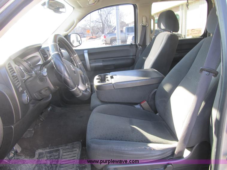 image for item F8983 2008 GMC Sierra 1500 Crew Cab pickup truck