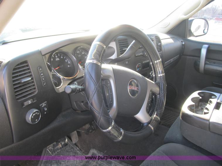 image for item F8983 2008 GMC Sierra 1500 Crew Cab pickup truck