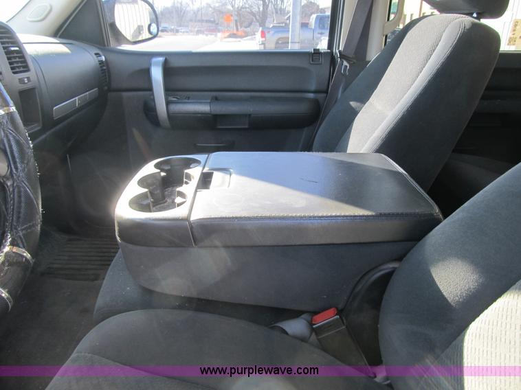 image for item F8983 2008 GMC Sierra 1500 Crew Cab pickup truck