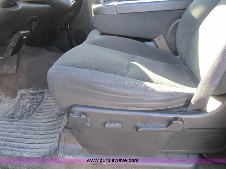 image for item F8983 2008 GMC Sierra 1500 Crew Cab pickup truck