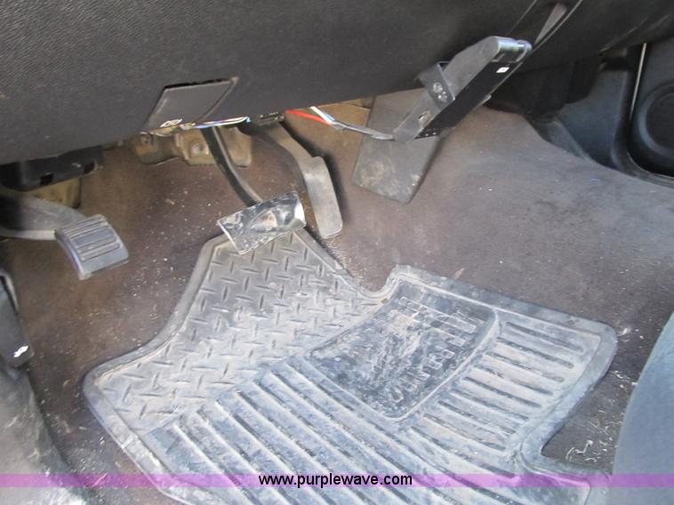 image for item F8983 2008 GMC Sierra 1500 Crew Cab pickup truck