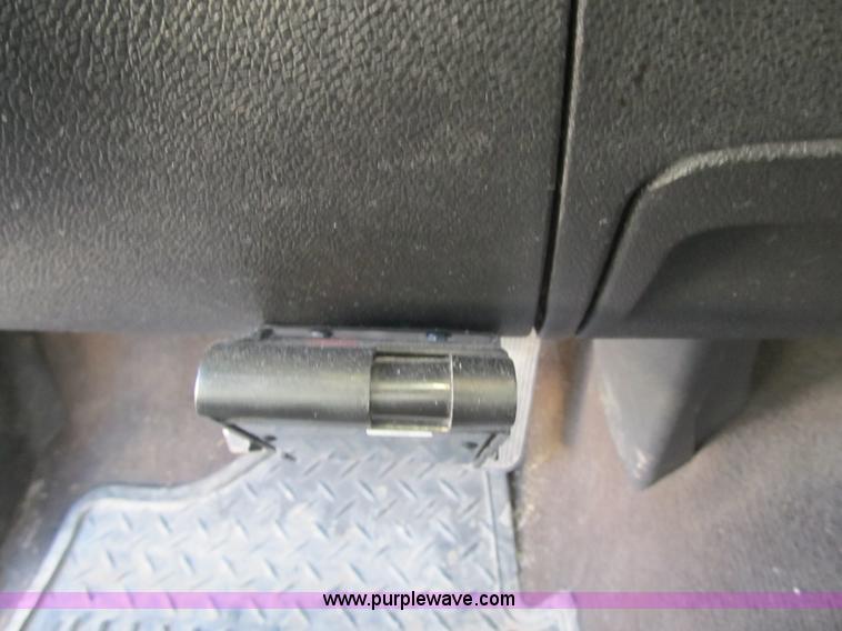 image for item F8983 2008 GMC Sierra 1500 Crew Cab pickup truck