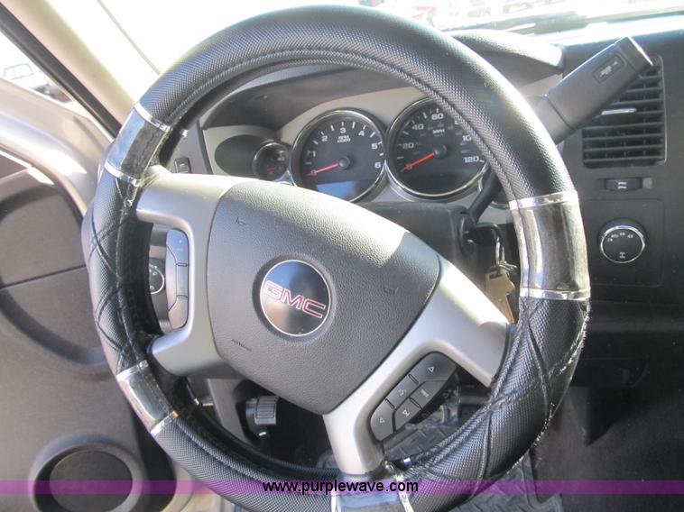 image for item F8983 2008 GMC Sierra 1500 Crew Cab pickup truck