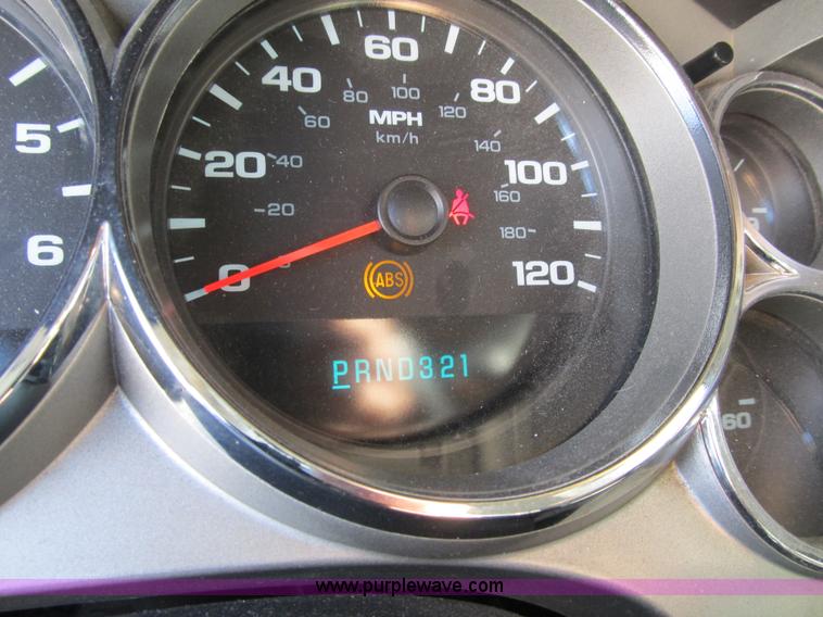 image for item F8983 2008 GMC Sierra 1500 Crew Cab pickup truck