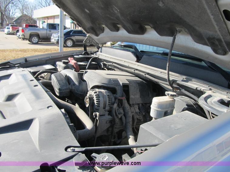 image for item F8983 2008 GMC Sierra 1500 Crew Cab pickup truck