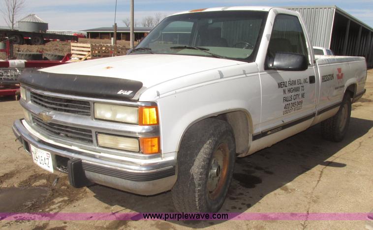 image for item G9765 1995 Chevrolet Cheyenne 2500 pickup truck