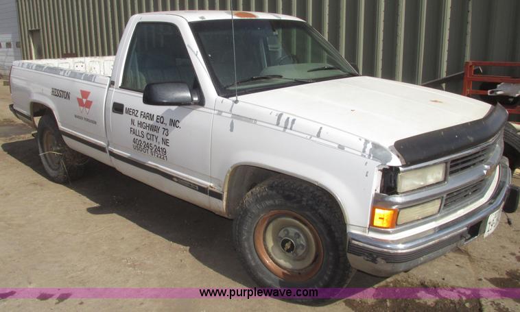image for item G9765 1995 Chevrolet Cheyenne 2500 pickup truck