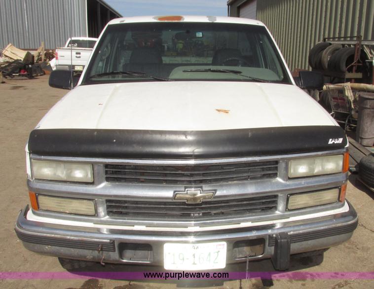 image for item G9765 1995 Chevrolet Cheyenne 2500 pickup truck