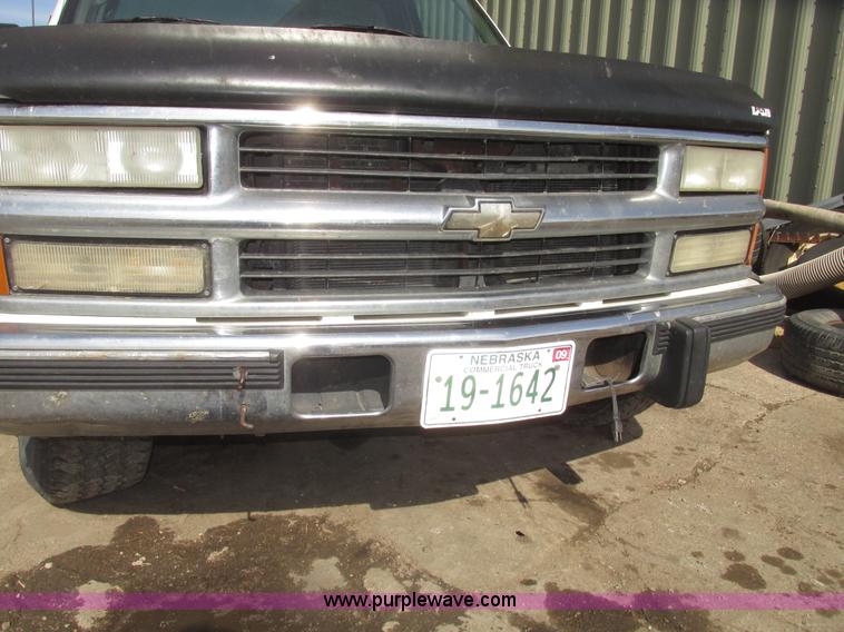 image for item G9765 1995 Chevrolet Cheyenne 2500 pickup truck