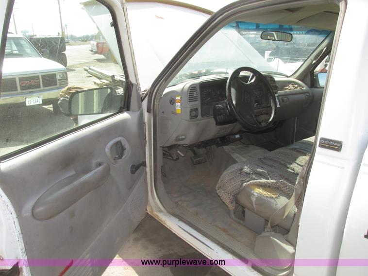 image for item G9765 1995 Chevrolet Cheyenne 2500 pickup truck