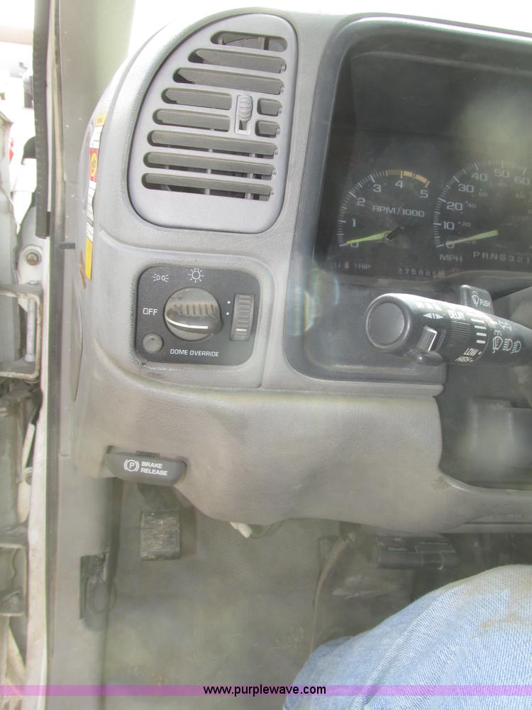 image for item G9765 1995 Chevrolet Cheyenne 2500 pickup truck