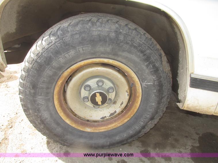 image for item G9765 1995 Chevrolet Cheyenne 2500 pickup truck