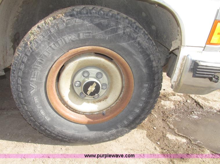 image for item G9765 1995 Chevrolet Cheyenne 2500 pickup truck