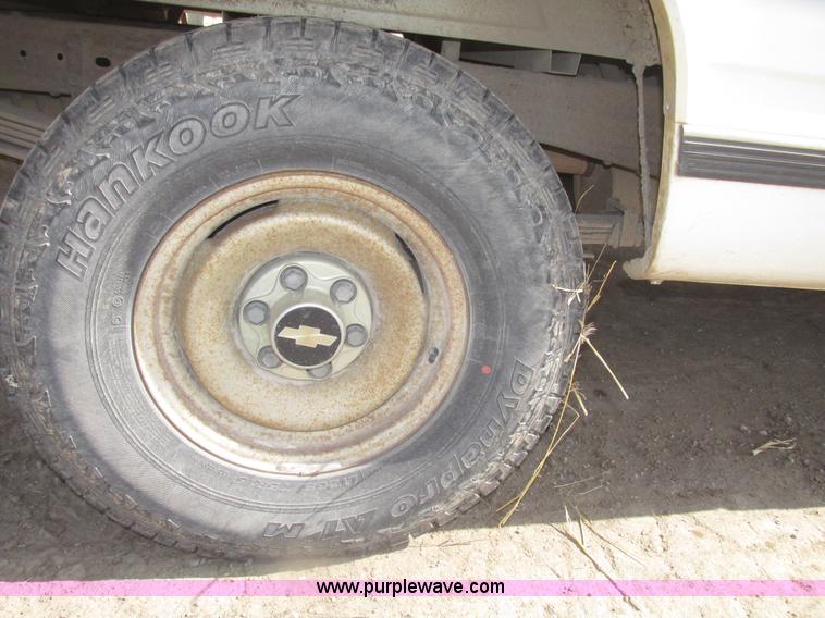 image for item G9765 1995 Chevrolet Cheyenne 2500 pickup truck