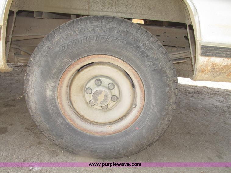 image for item G9765 1995 Chevrolet Cheyenne 2500 pickup truck