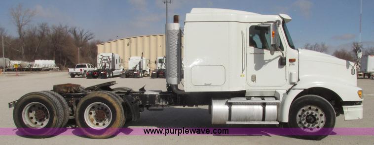 image for item G9768 2007 International 9200i semi truck