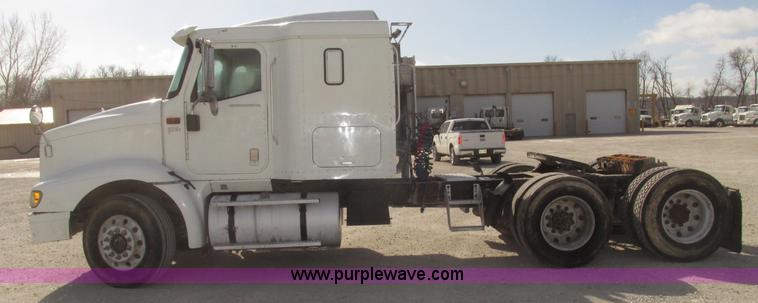 image for item G9768 2007 International 9200i semi truck