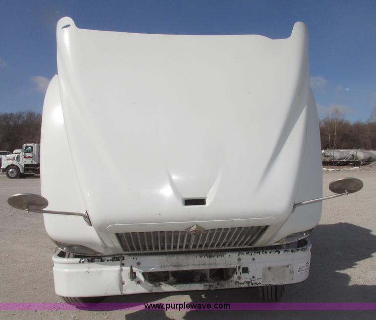 image for item G9768 2007 International 9200i semi truck