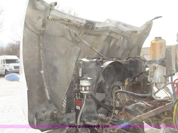 image for item G9768 2007 International 9200i semi truck