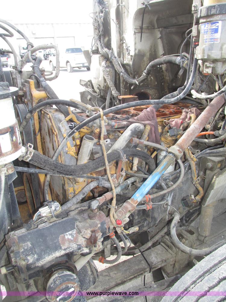 image for item G9768 2007 International 9200i semi truck