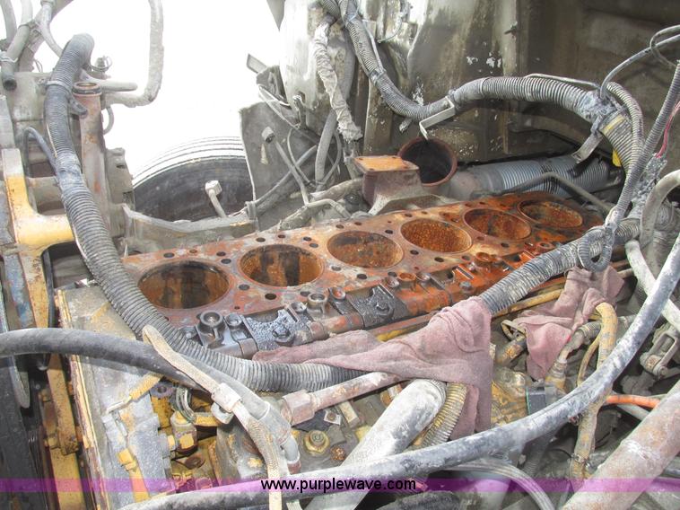 image for item G9768 2007 International 9200i semi truck