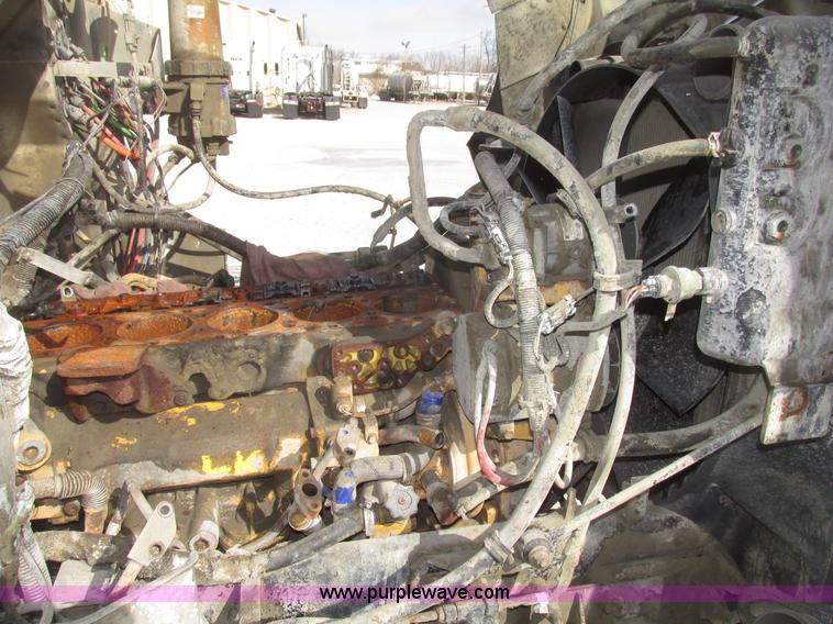 image for item G9768 2007 International 9200i semi truck