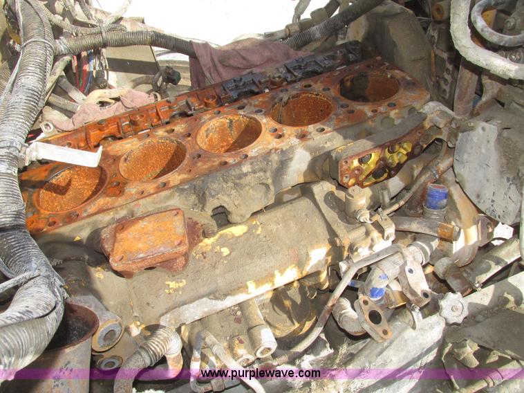 image for item G9768 2007 International 9200i semi truck