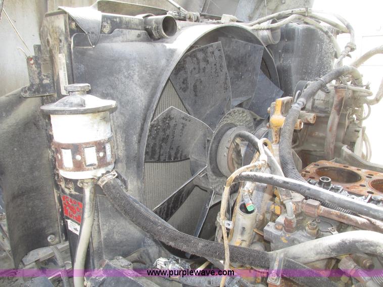 image for item G9768 2007 International 9200i semi truck